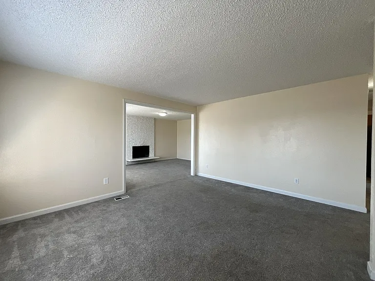 687 SE Barnes Ave — Photo 18