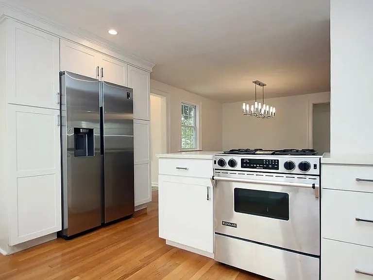 570 Westfield Ave — Photo 4