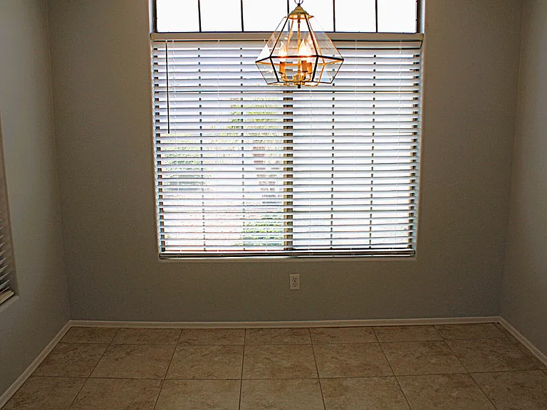 13232 W Desert Ln — Photo 11