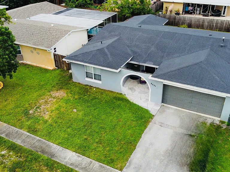 8421 NW 21st Ct — Photo 2