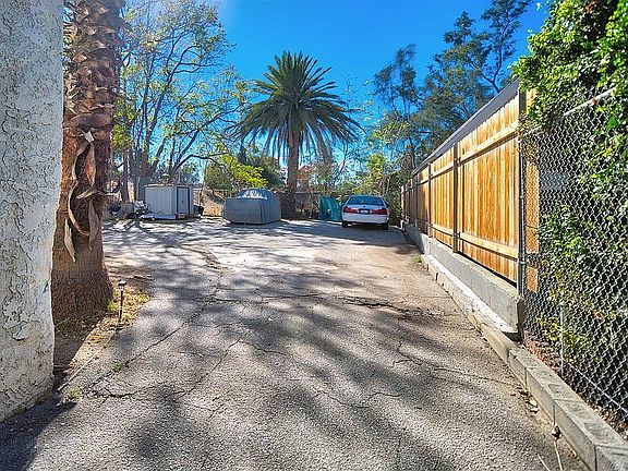 4th image of 869 Lincoln Ave APT 202