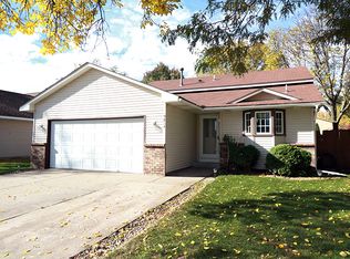 9814 Taylor St NE, Blaine, MN 55434