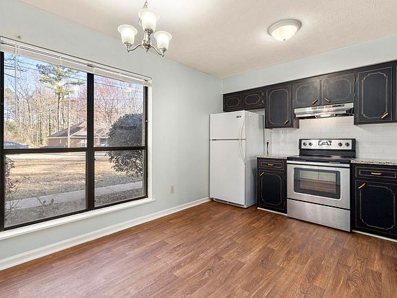 3rd image of 233 N Cedarbrook Dr