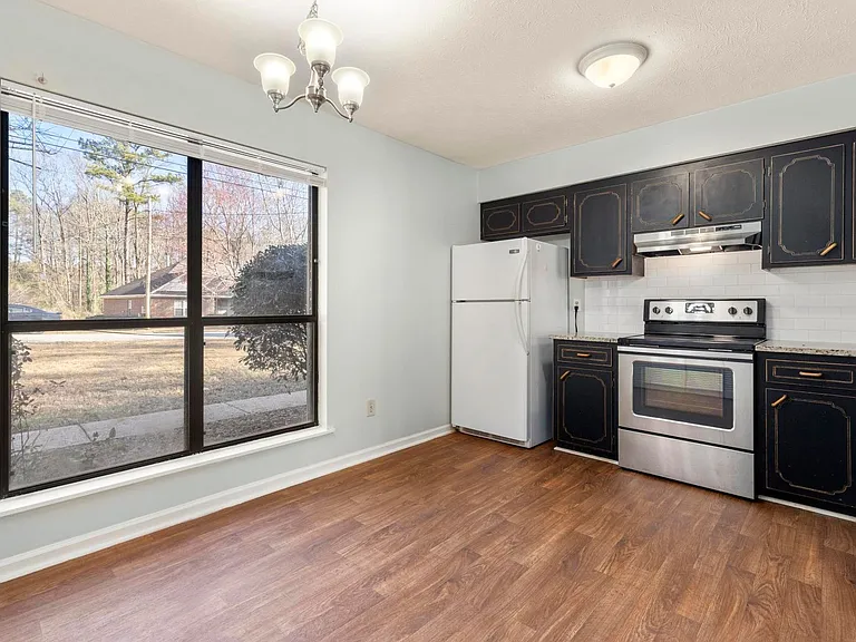 233 N Cedarbrook Dr — Photo 3