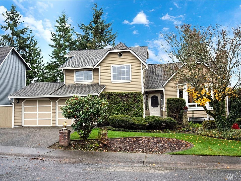 Welcome to a traditional architecturally designed beautiful home with two car garage and gated RV parking on a corner lot at the end of the quiet neighborhood!