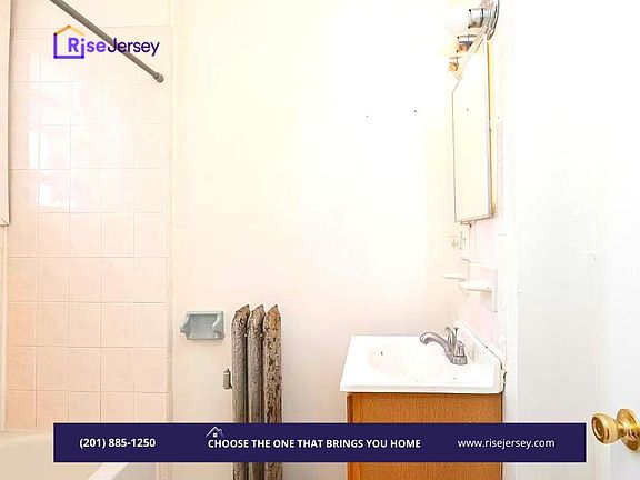4th image of 839 S 19th St #15