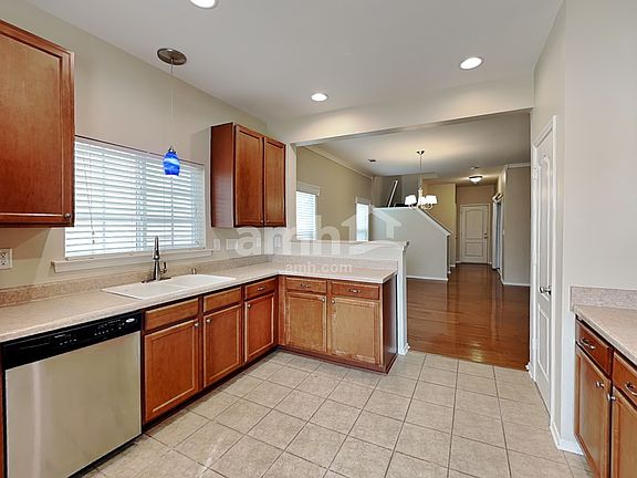 4th image of 14124 Holly Springs Dr