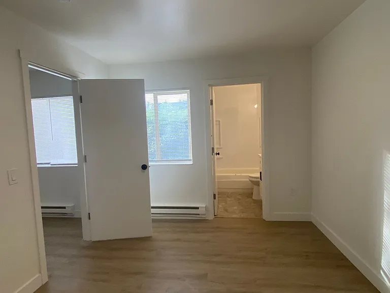 1 Bedroom Apartments In Downtown Tacoma! — Photo 18