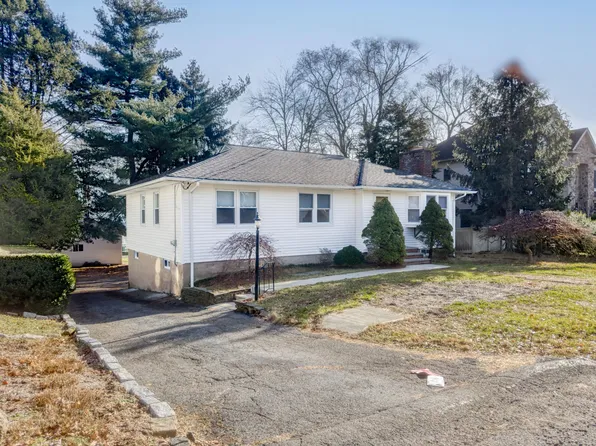 59 Herring St, Harrington Park, NJ 07640