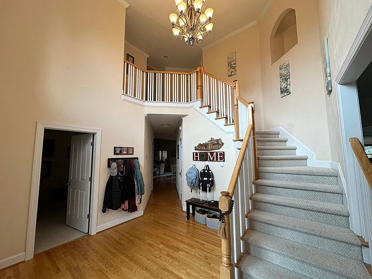 1320 Club House Dr — Photo 7