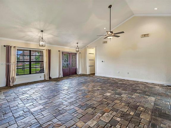 4th image of 14561 Fairfax Pl