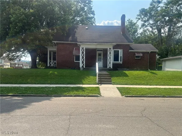 307 N 8th St, Coshocton, OH 43812