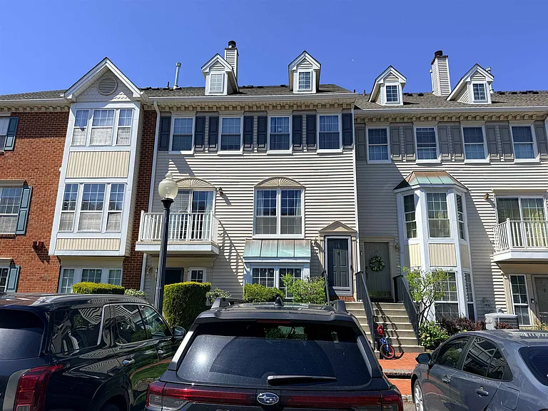 27 Cedar St — Photo 1