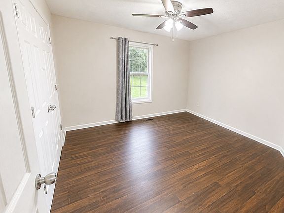 4th image of 207 N Collins St