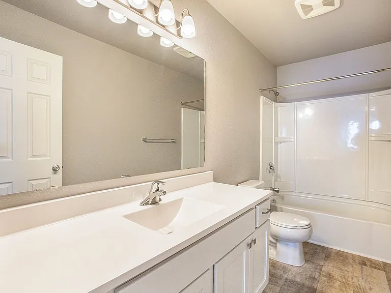 2401 Richardson Ct — Photo 16