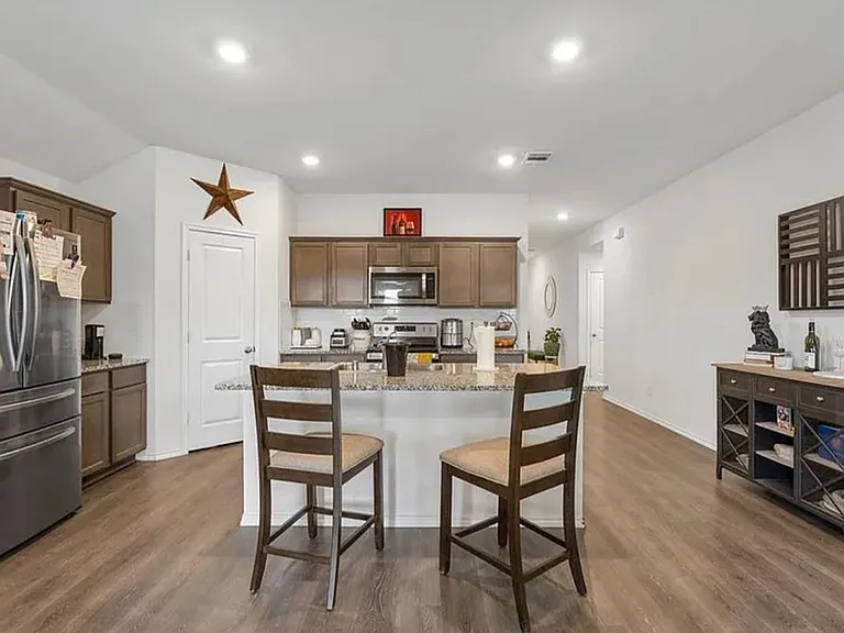 1304 Lowhill Dr — Photo 12