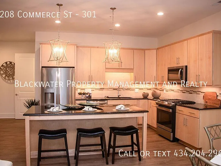 1208 Commerce St #301 — Photo 17