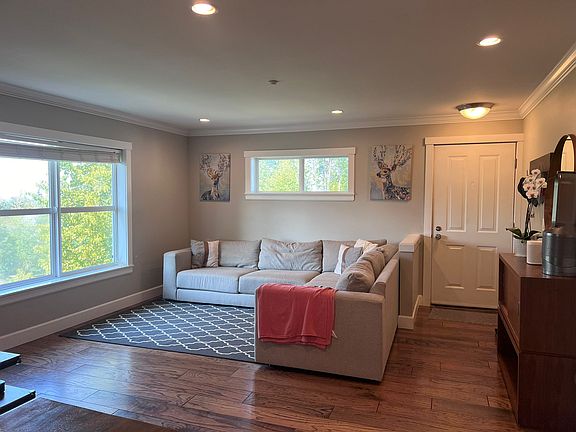 2nd image of 1652 25th Pl NE Unit 301