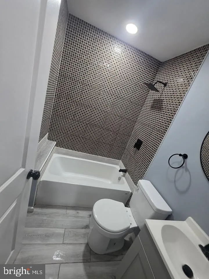 3 bed, 2.0 bath, 900 sqft, $1,400 — Photo 3