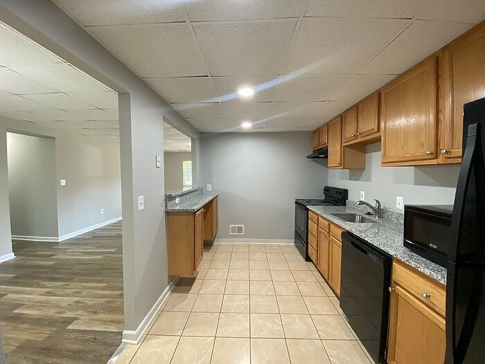 1st image of 8 Shetland Cir