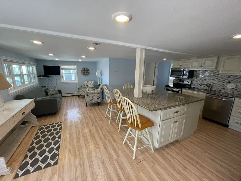 4 bed, $2,200 — Photo 4