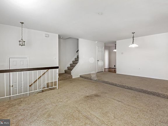 4th image of 19050 Grotto Ln