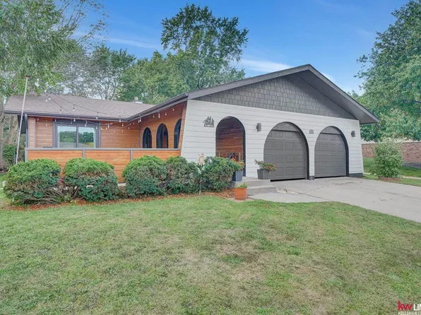 3111 Stephanos Dr, Lincoln, NE 68516