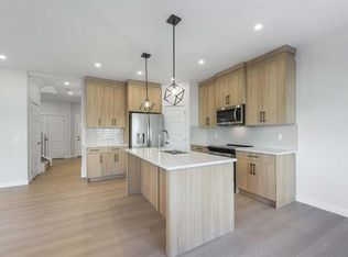 122 E Sandpiper Bnd, Chestermere, AB T1X2S8