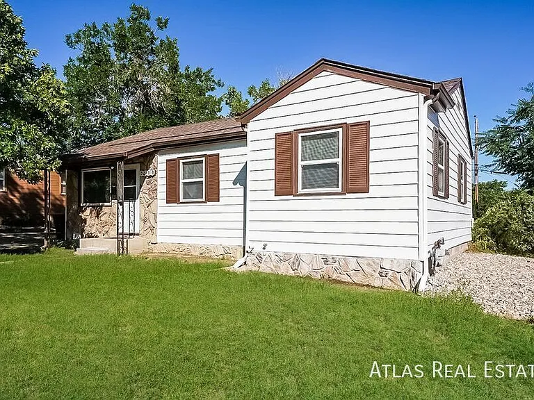 8900 Poze Blvd — Photo 1