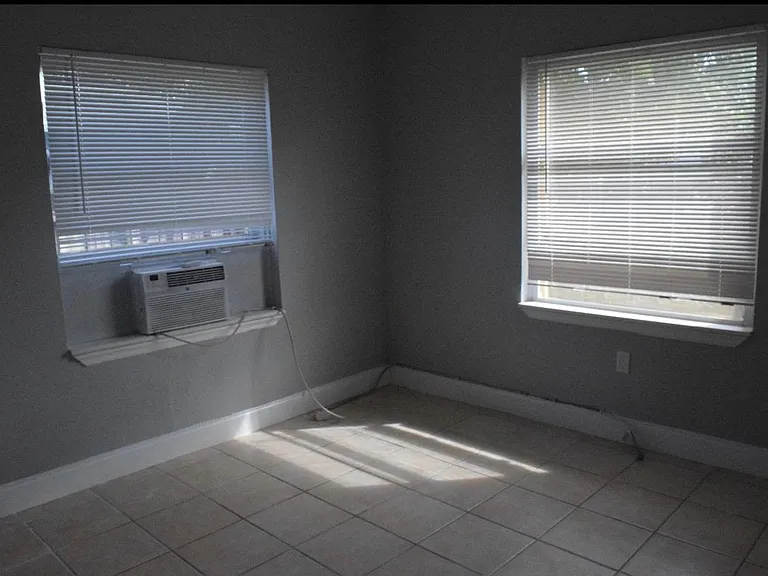 301 SW 8th St #1 — Photo 21