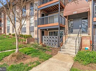 206 Park Terrace Ct SE APT 38, Vienna, VA