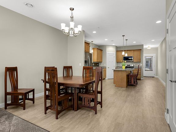 4th image of 1165 Parkwood Ln
