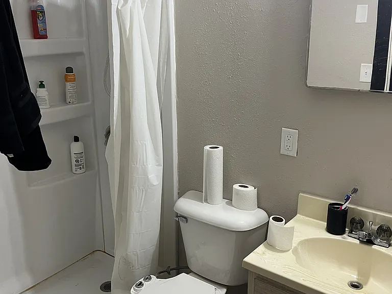 418 Forest Ave N #3 — Photo 5