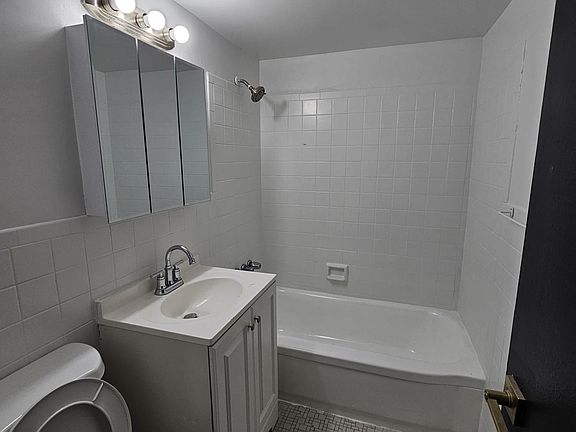 2nd image of 276 Prospect St APT 8H