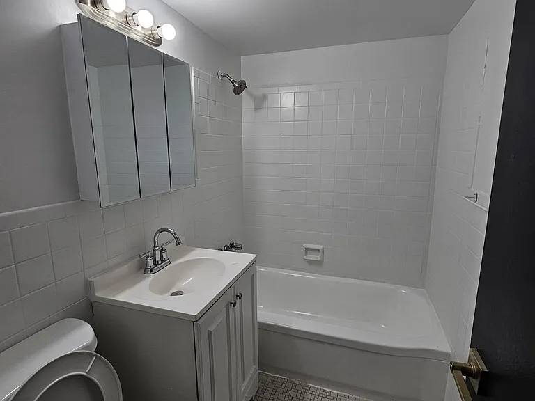 276 Prospect St #8H — Photo 2