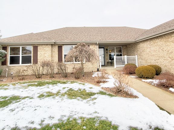 3rd image of 510 Peacock Pl
