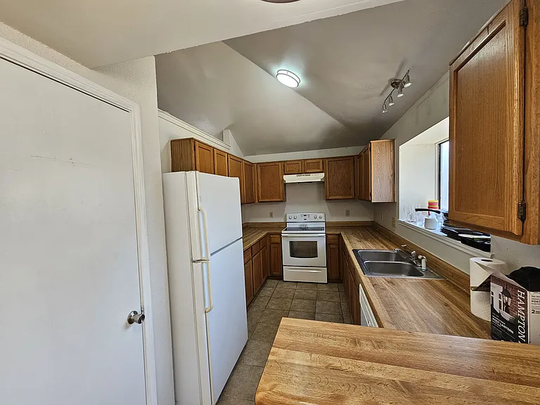 3813 Dorchester Dr — Photo 4