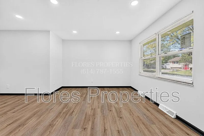 4 bed, 2.5 bath, 1416 sqft, $2,500 — Photo 4