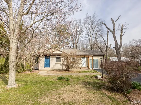 161 Westwood Dr, Belleville, IL 62226