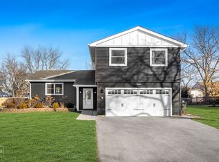 30W110 Branch Ave, Warrenville, IL