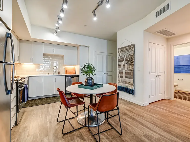 Castile Apartments — Photo 27