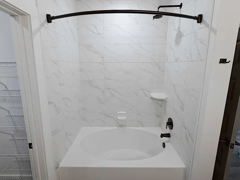Linz Luxury Living — Photo 43