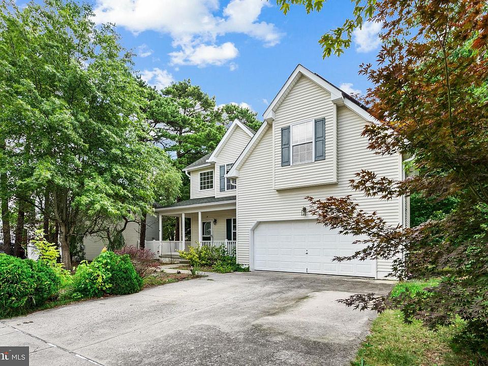 1st image of 210 Beacon Hill Dr