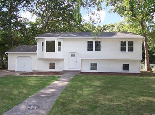 62 Stackyard Dr, Mastic Beach, NY 11951