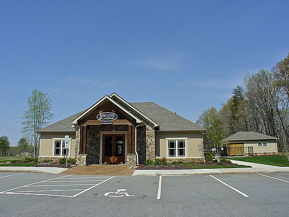 2nd image of 128 Windward Dr.