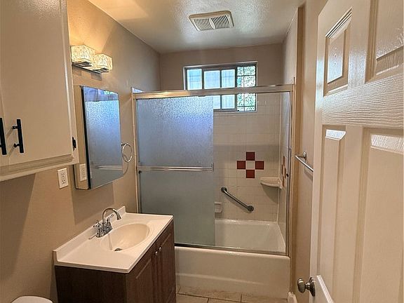 5th image of 9510 Bandera St