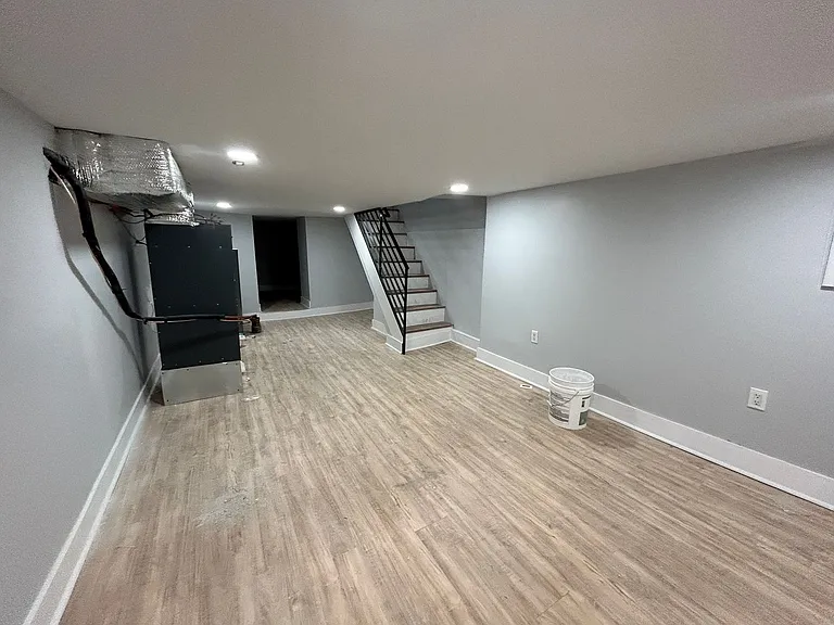 1049 Mercy St — Photo 8