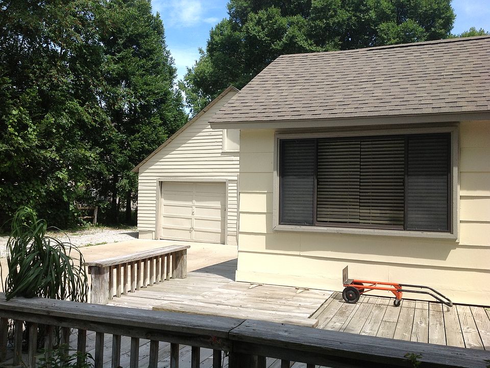 Front view of house and garage