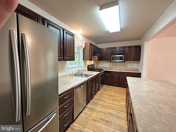 5th image of 1556 Hane St