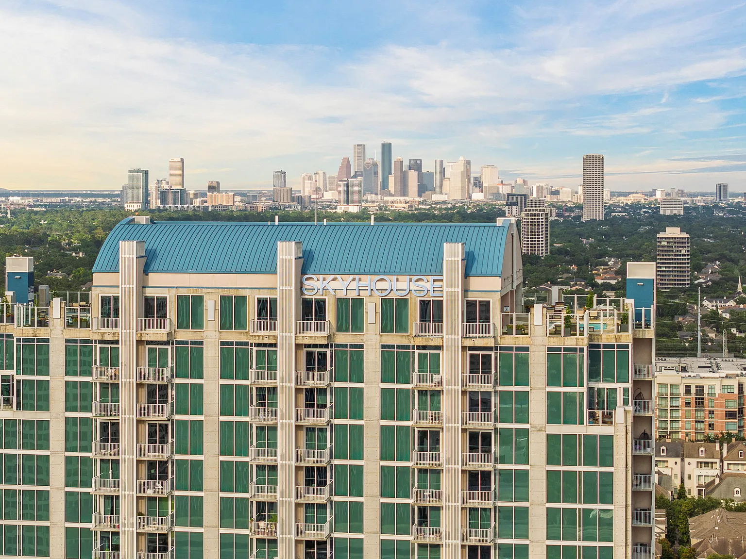 SkyHouse River Oaks Apartments — Photo 1